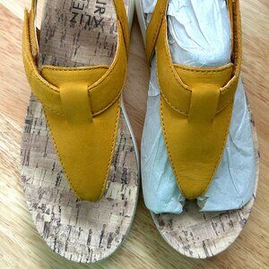 Naturalizer Lincoln Leather Sandals – Size 5.5 – Sunset Yellow – NWT